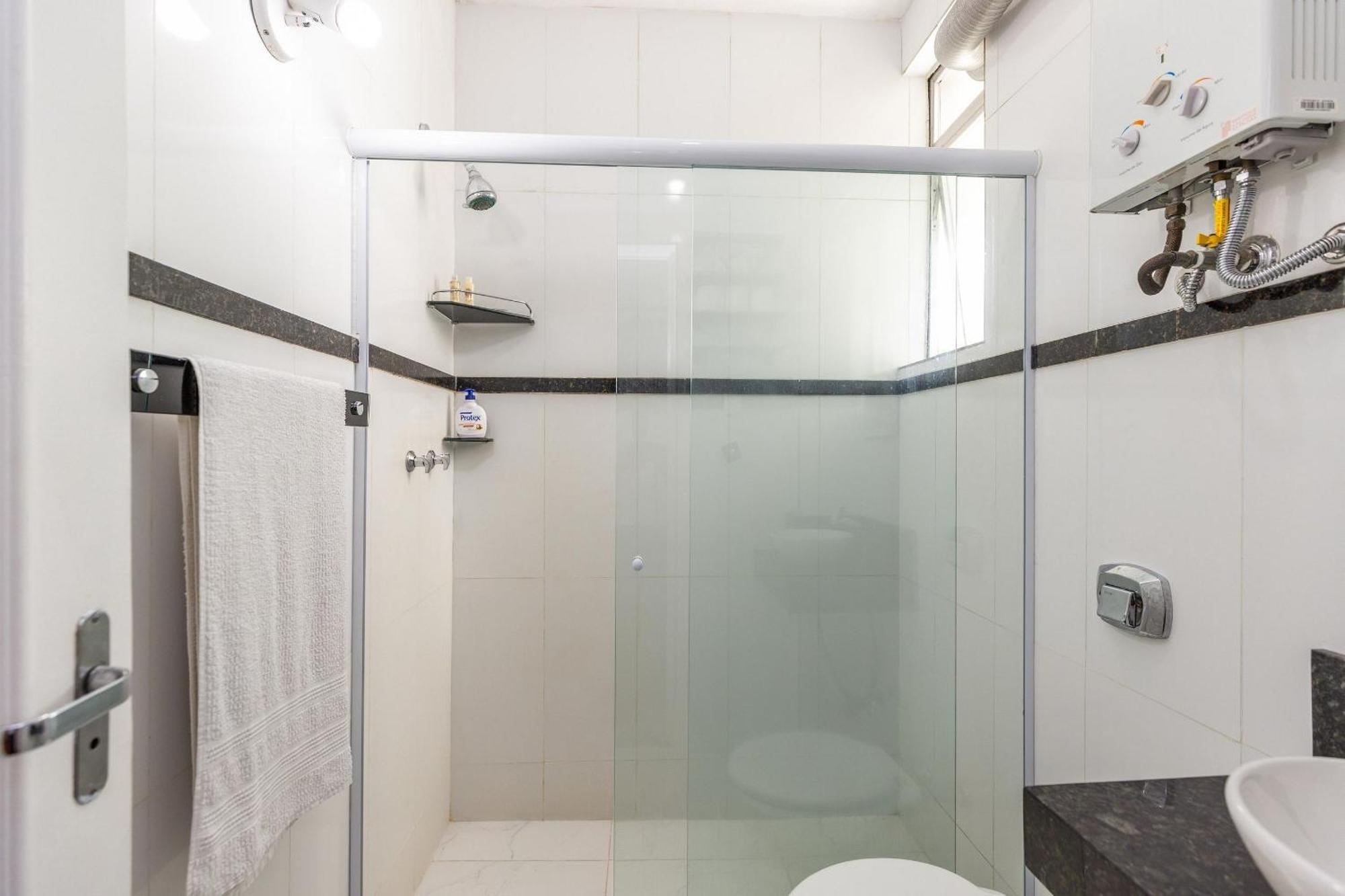 Apartamento No Coracao Do Leblon, Metro E 350m Da Praia!