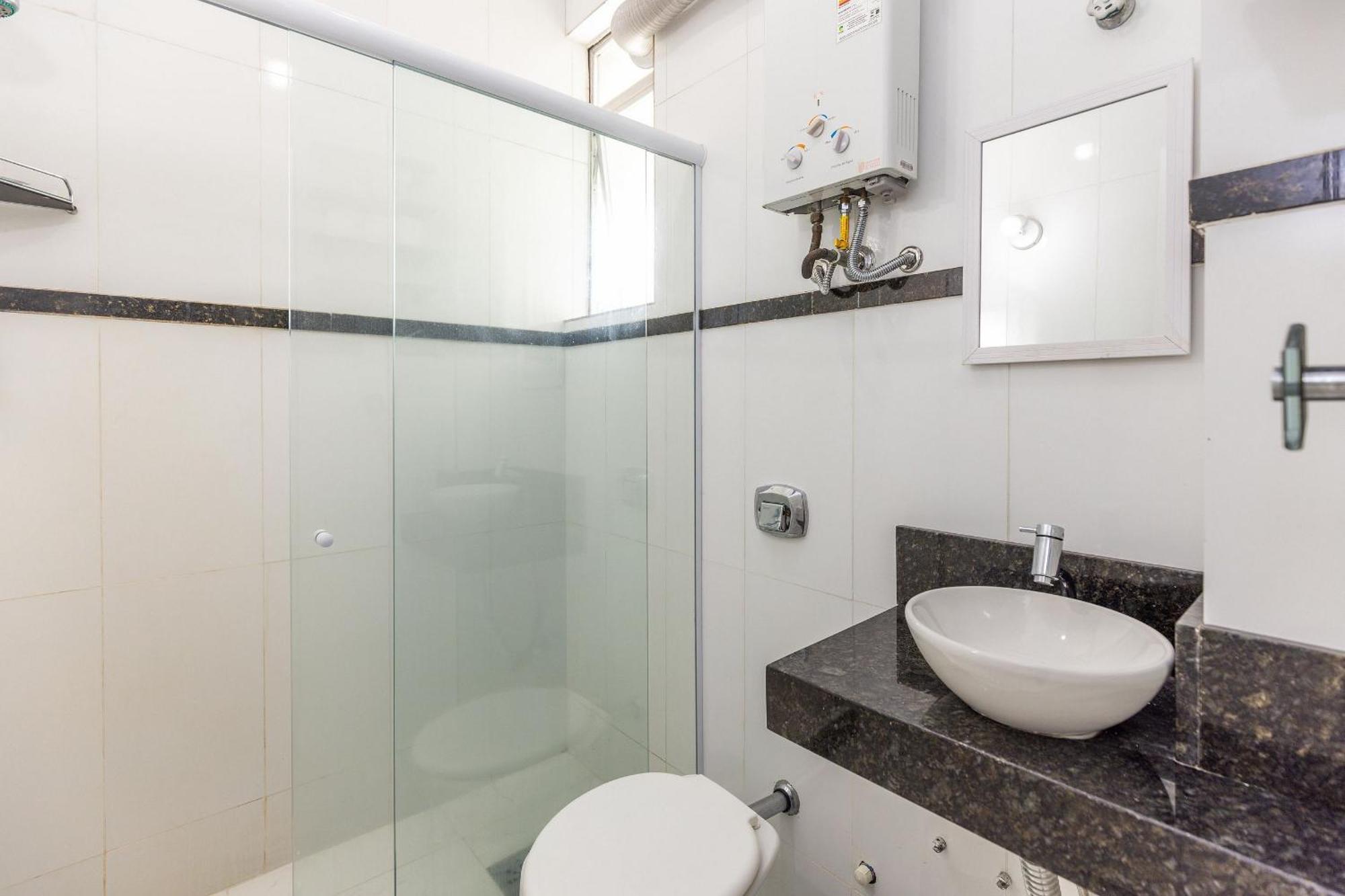 Apartamento No Coracao Do Leblon, Metro E 350m Da Praia!