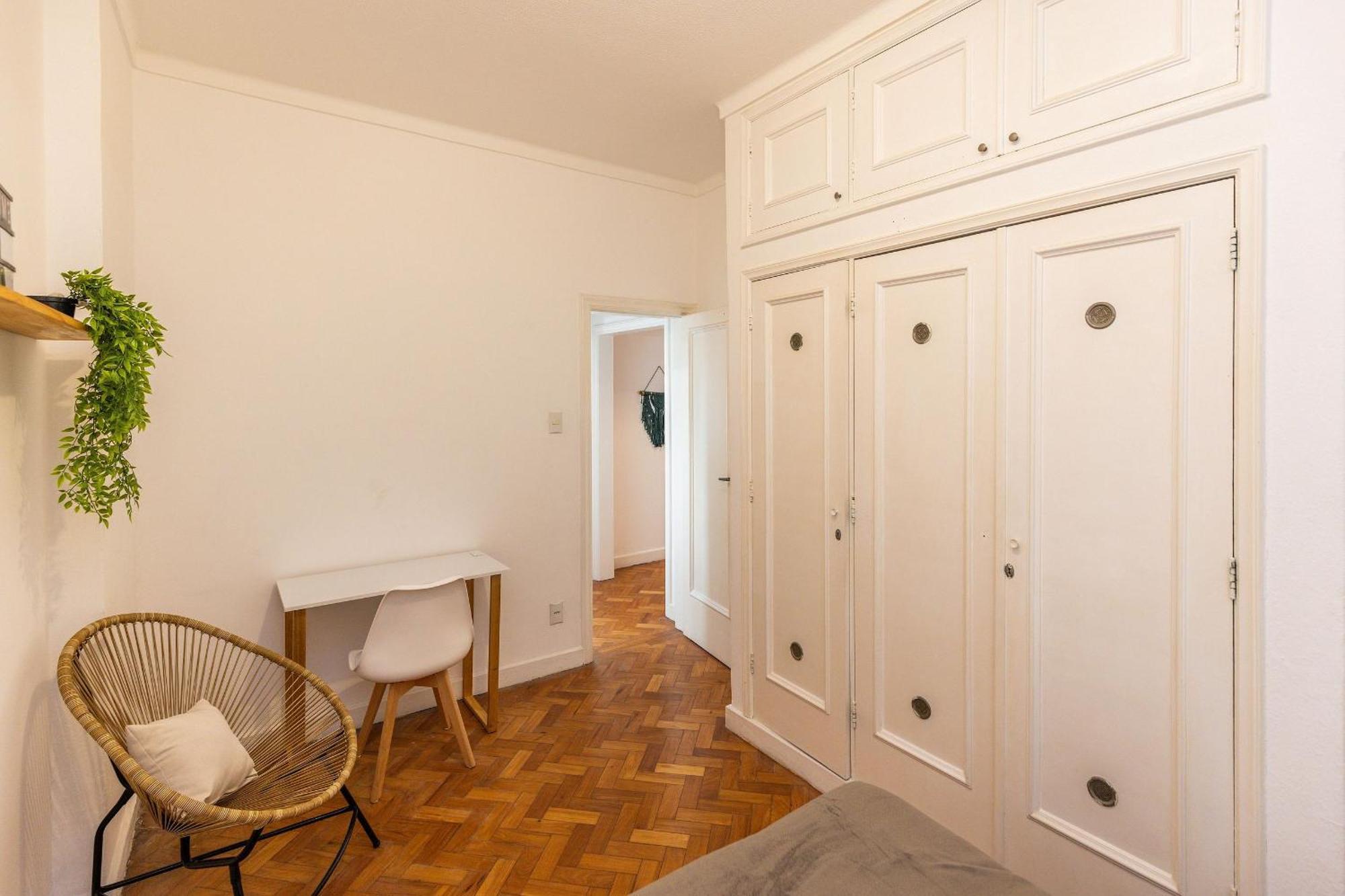 Apartamento No Coracao Do Leblon, Metro E 350m Da Praia!
