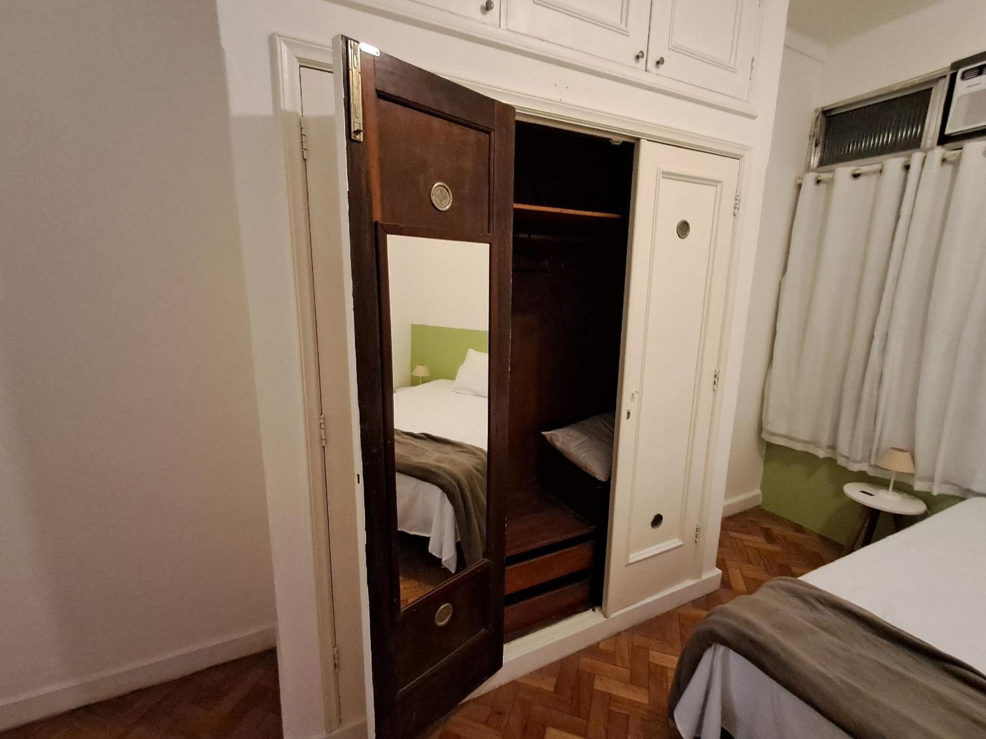 Apartamento No Coracao Do Leblon, Metro E 350m Da Praia!